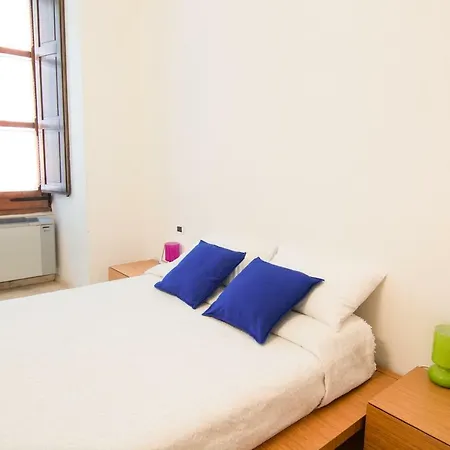 Modern In Historic Building דירה קליארי