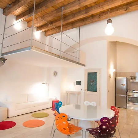 דירה Modern In Historic Building