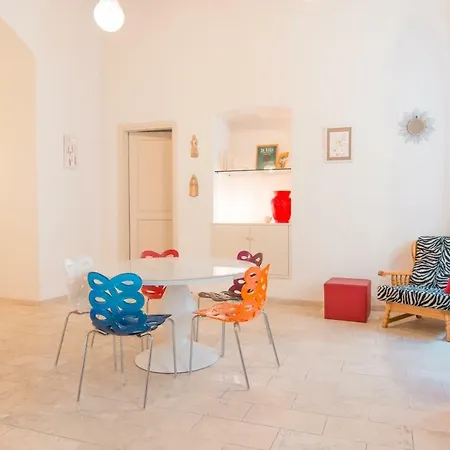 דירה Modern In Historic Building קליארי