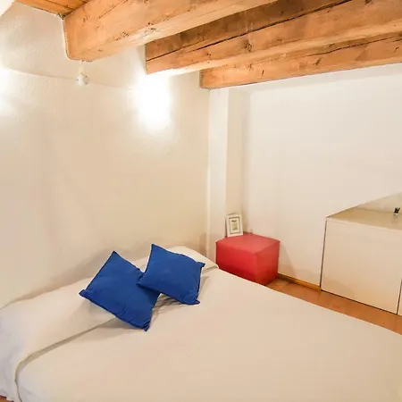 דירה Modern In Historic Building קליארי