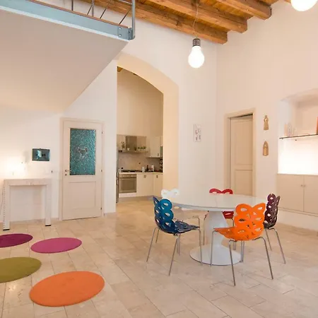 Apartment Modern In Historic Building