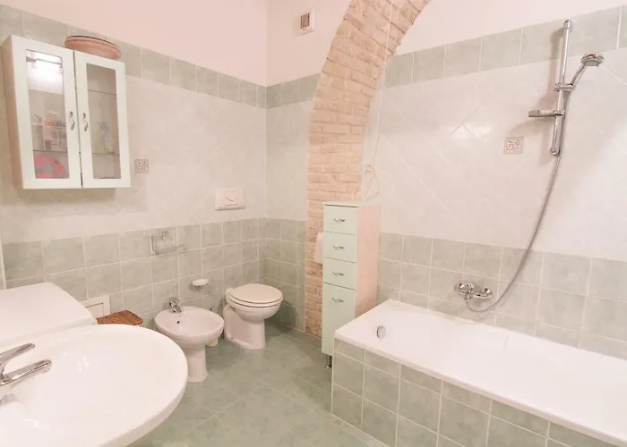 Modern In Historic Building شقة *